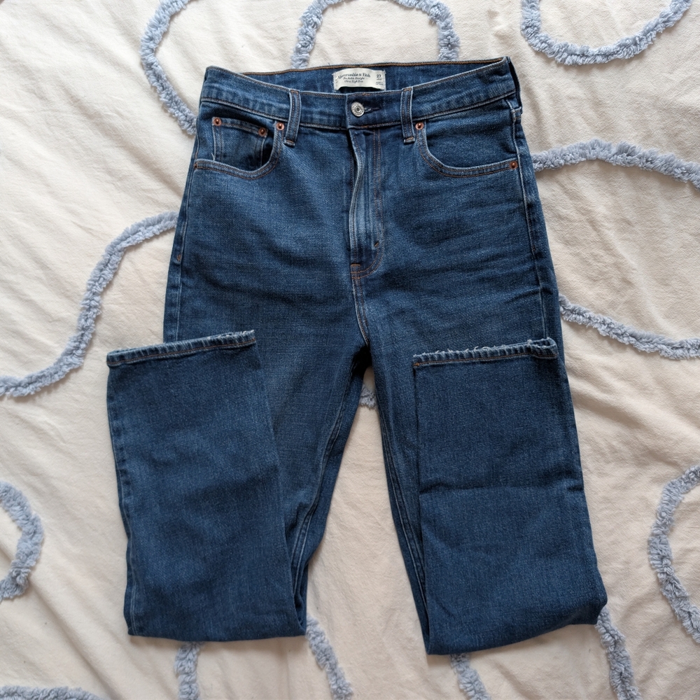 27 L • Abercrombie & Fitch Women's Straight Leg Jeans in Blue LONG